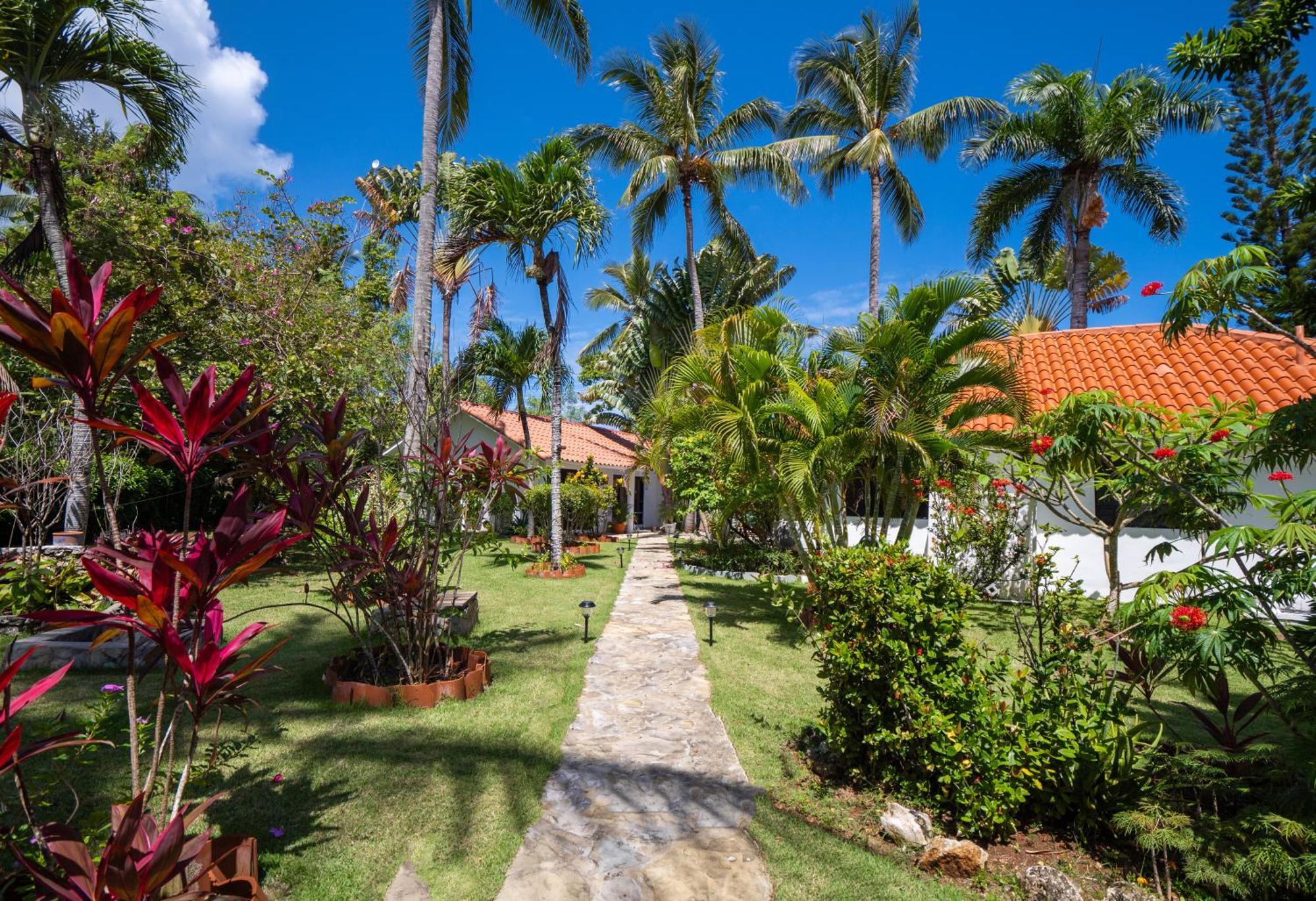 Garden By The Sea Bed & Breakfast Sosua Exterior photo